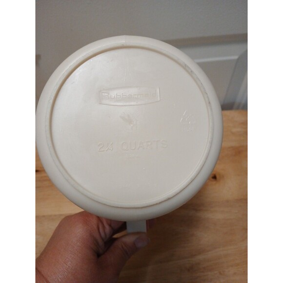 Vintage 1971 Rubbermaid‎ J2445 Almond Cream Drink Pitcher 2¼ Qt  White Lid EUC - Picture 4 of 6